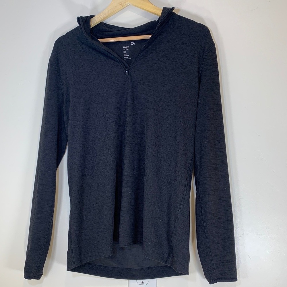 GapFit All Day XS Black Heathered Gorpcore Athleisure Activewear Top Women